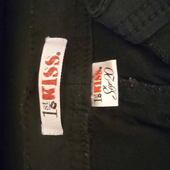 1st Kiss Distressed Shorts - Picture 3 of 3